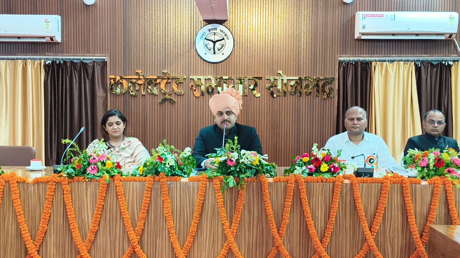 स्वतंत्रता दिवस पर कलेक्ट्रेट सभागार में शहीदों को नमन, जनसेवा को सर्वोच्च प्राथमिकता