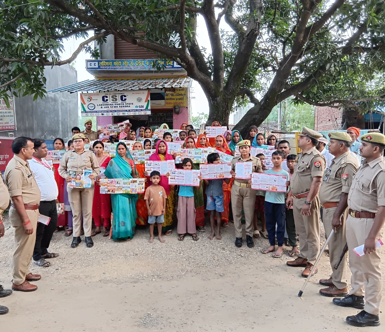 मझगवां और लालतापुर में चला ‘मिशन शक्ति’ अभियान, पुलिस ने महिलाओं और बालिकाओं को दी सुरक्षा की जानकारी।